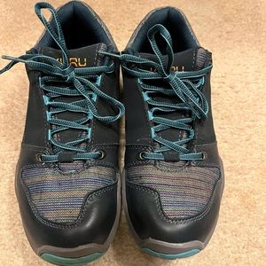 KURU Women’s shoes, 9 wide